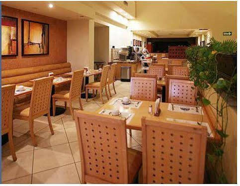拉斯昆塔斯广场酒店 埃莫西约 外观 照片